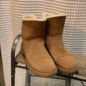 Tan ugg boots